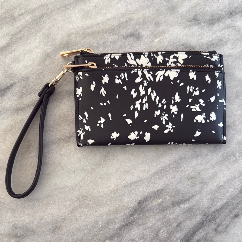 Black and White Floral Wristlet